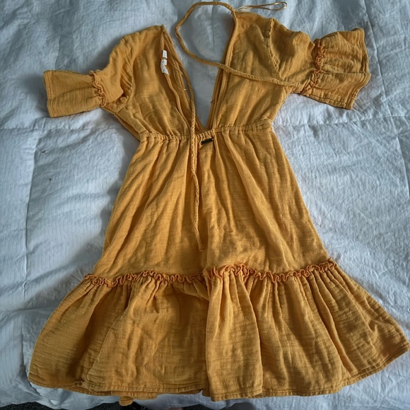 Billabong cover up- orange small but fits like an extra small - Picture 3 of 3